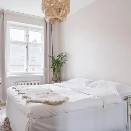 Bright & Modern Near Metro 150m