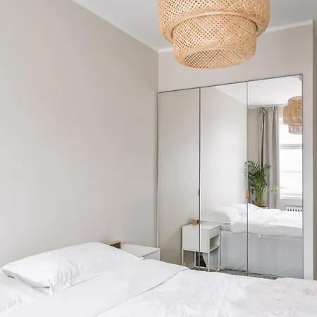 Bright & Modern Near Metro 150m *