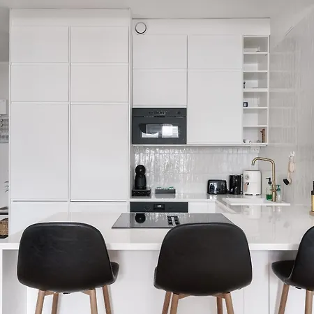 Bright & Modern Near Metro 150m * Helsínquia